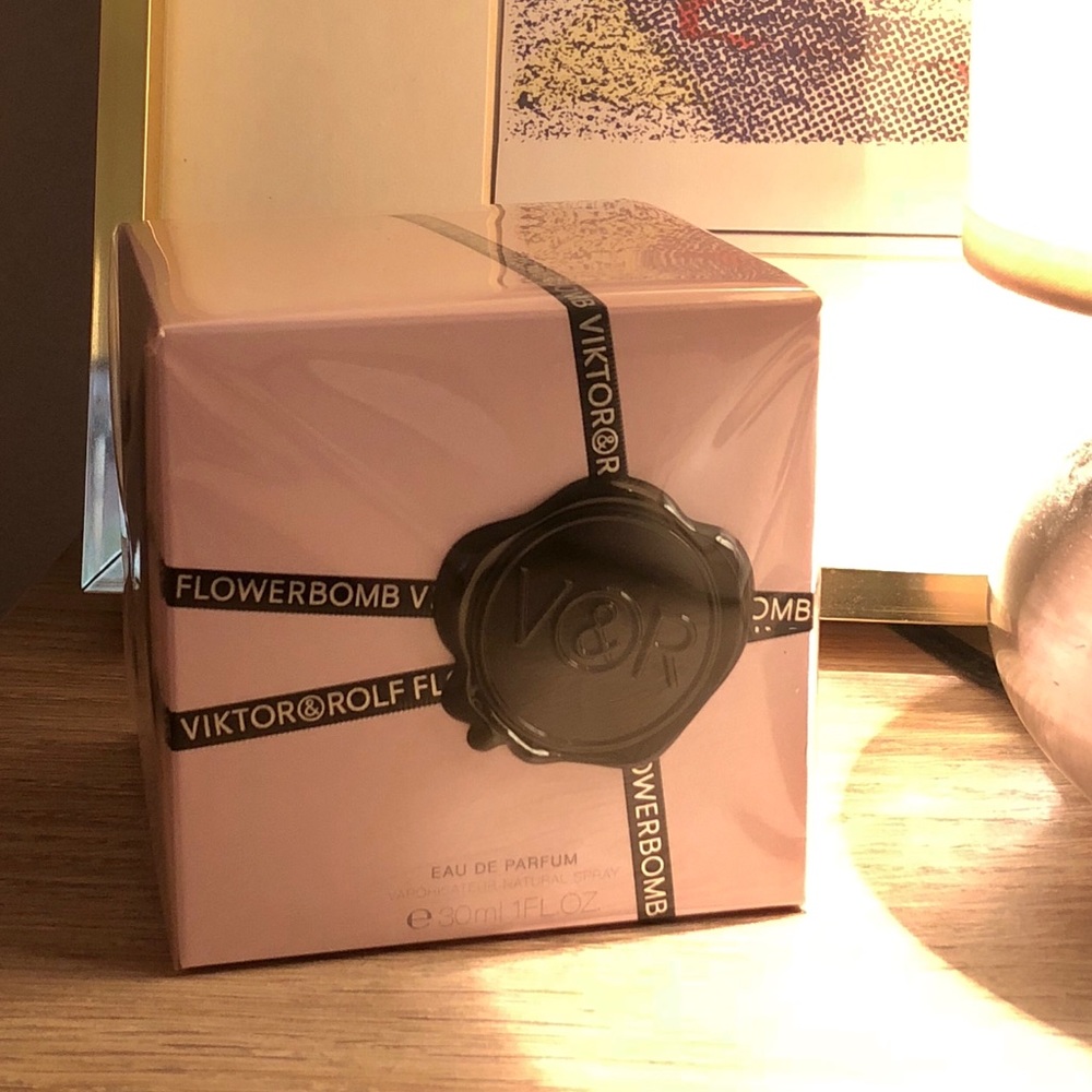 Flowerbomb 1oz new and sealed